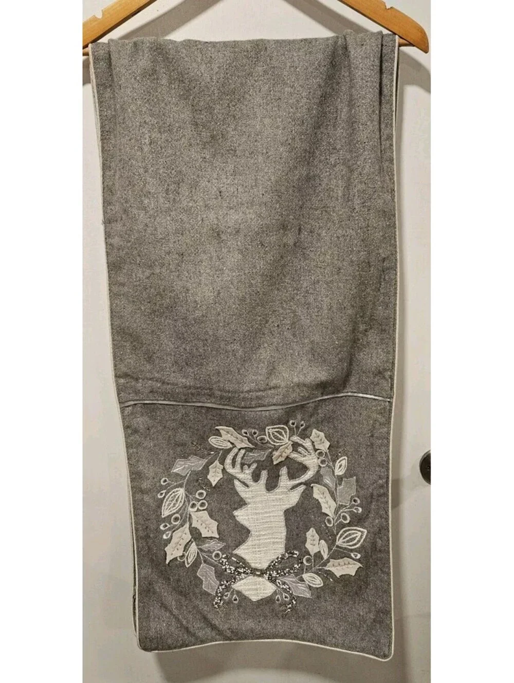 Ridgefield Home Reindeer Leaf 16 X 72 Table Runner Christmas Gray White Beaded